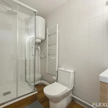 Appartamento Charming 16m In 20 With Shared Terrace Parigi
